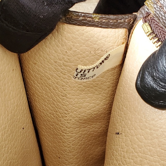 Authentic Louis Vuitton Toiletry 19 in Monogram - Picture 6 of 16